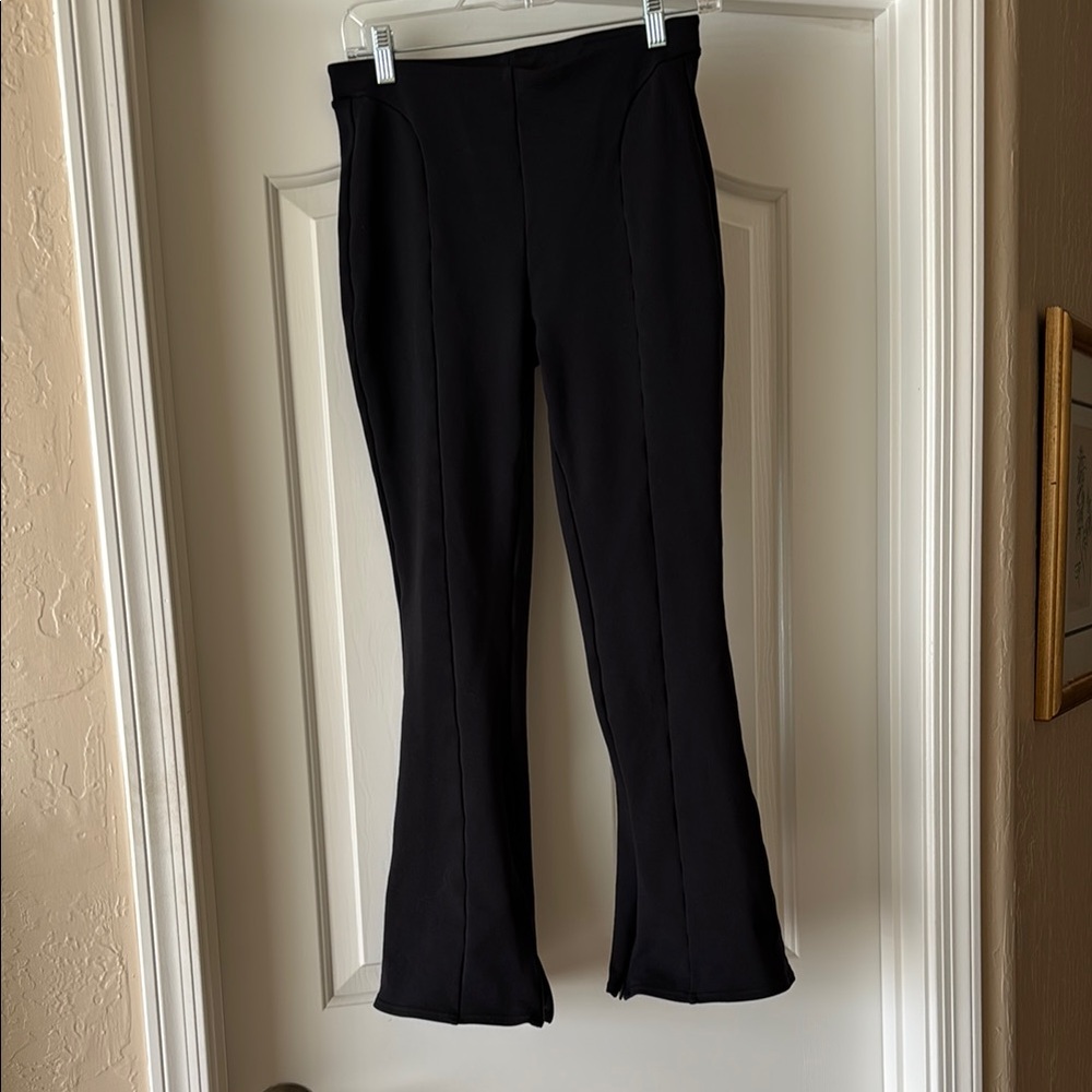 Alo Black Flare zippered at hem w/ front seams, size L